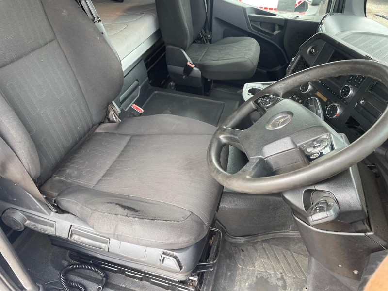 Vehicle Photo 11